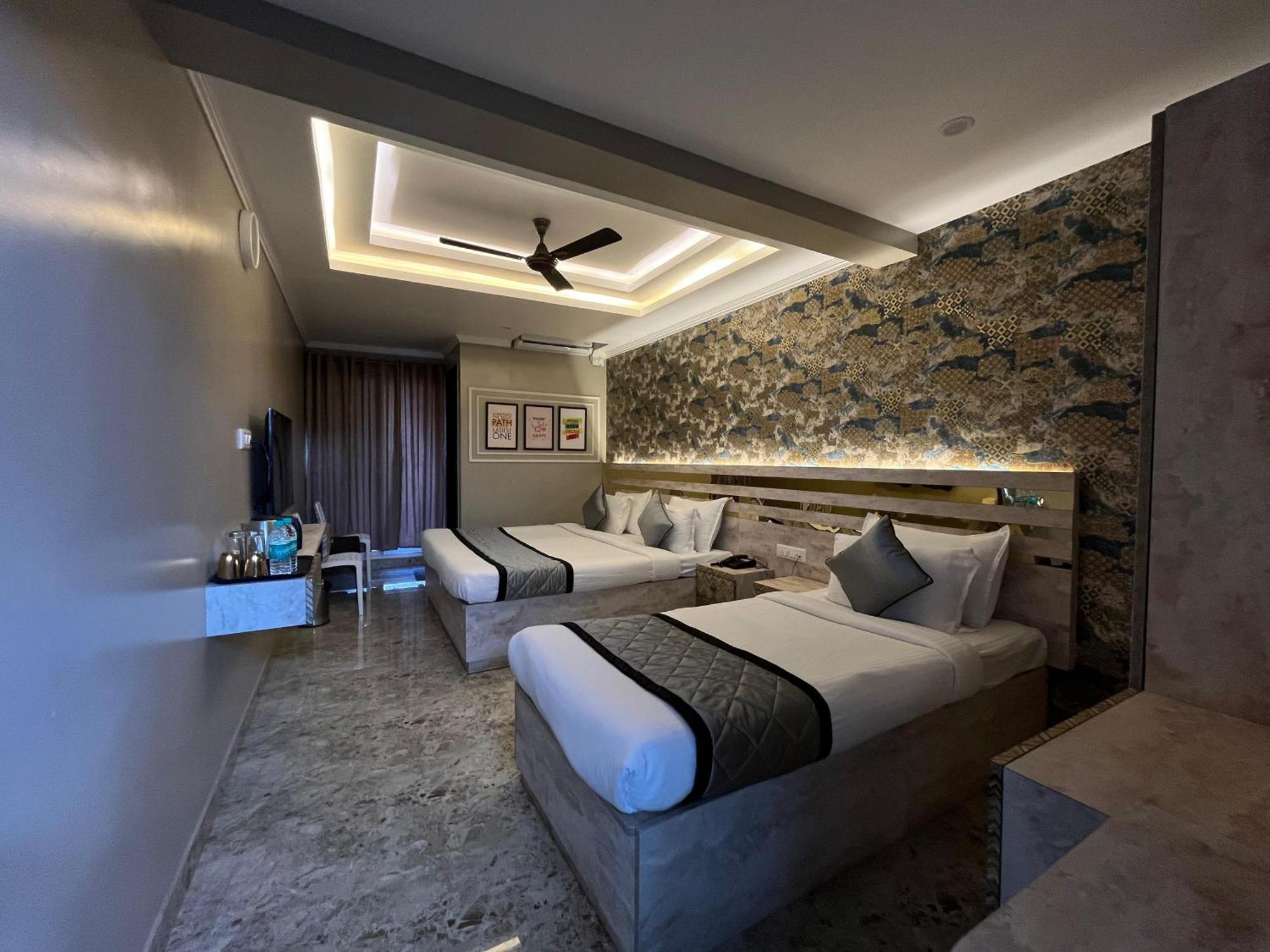 Hotel Lg Suites Bangalore Exterior photo