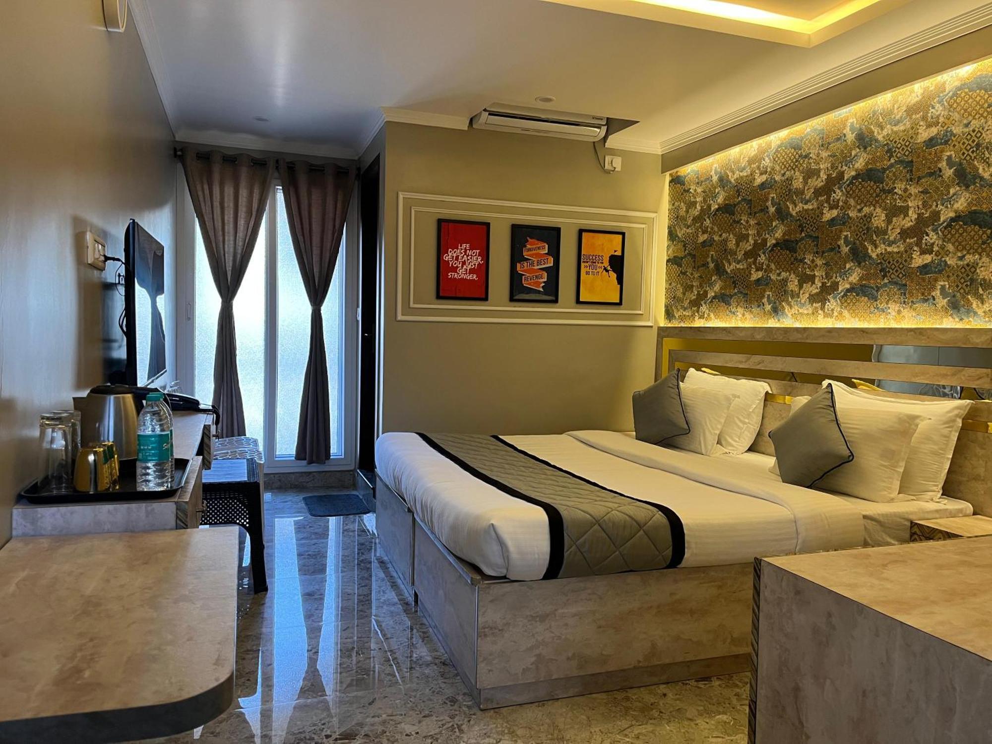 Hotel Lg Suites Bangalore Exterior photo